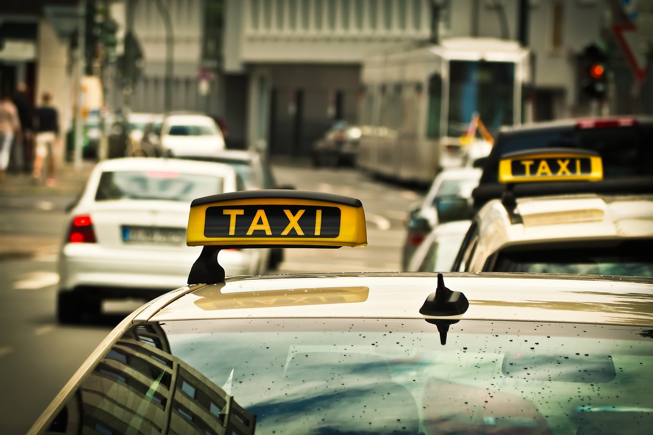 Ile kosztuje przejazd taksówką? Taxi Olsztyn cennik